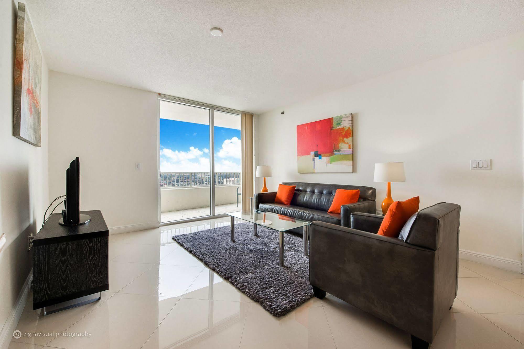 Churchill Suites Miami Brickell - One Broadway Bagian luar foto